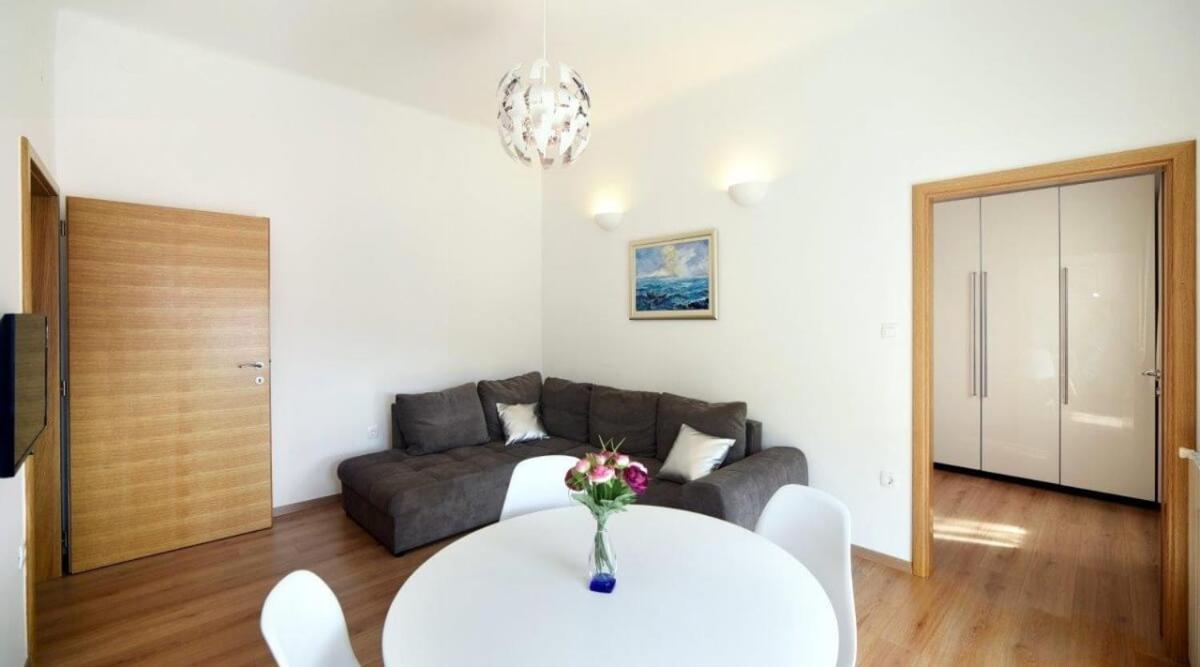 City 1 Apartment In The Center Of ซาเกร็บ ภายนอก รูปภาพ